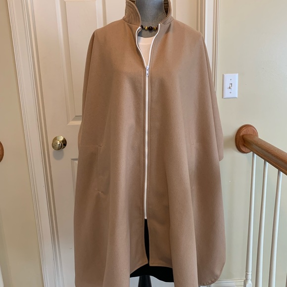 Tan Danezon wool cape with white zipper NWT size L - Picture 9 of 9
